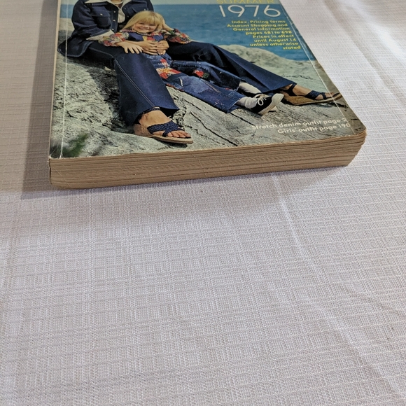 Eaton's 1975 Fall and Winter and 1976 Spring And Summer Catalogues Retro Fashon - Picture 13 of 16